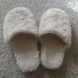 Soft & fuzzy cream colored slippers